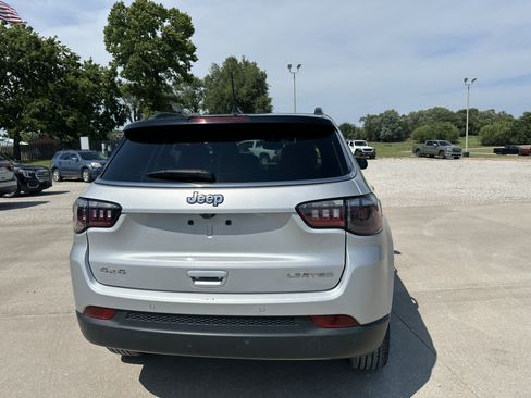 Used 2024 Jeep Compass Limited AWD/4WD image 2