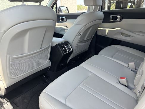 Certified 2025 Kia Sorento S w/ Panoramic Sunroof Package FWD image 15