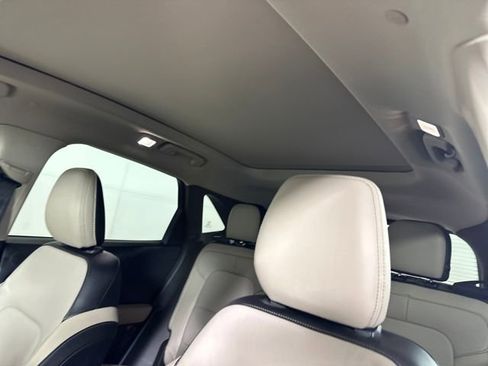 Used 2020 Ford Escape Titanium image 12