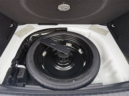 Used 2024 Volkswagen Taos SE image 31