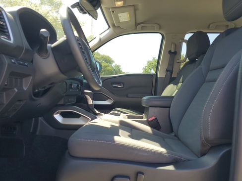 Used 2022 Nissan Frontier SV w/ Technology Package image 19