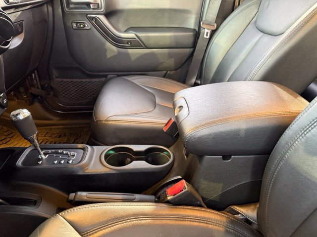 Used 2017 Jeep Wrangler Unlimited Sahara AWD/4WD image 24