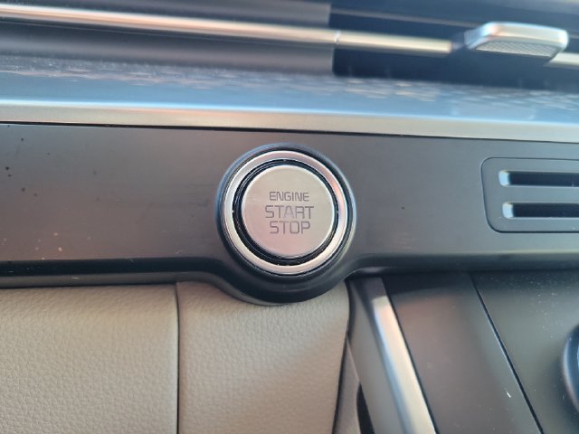 Used 2024 Kia Carnival LX FWD image 24