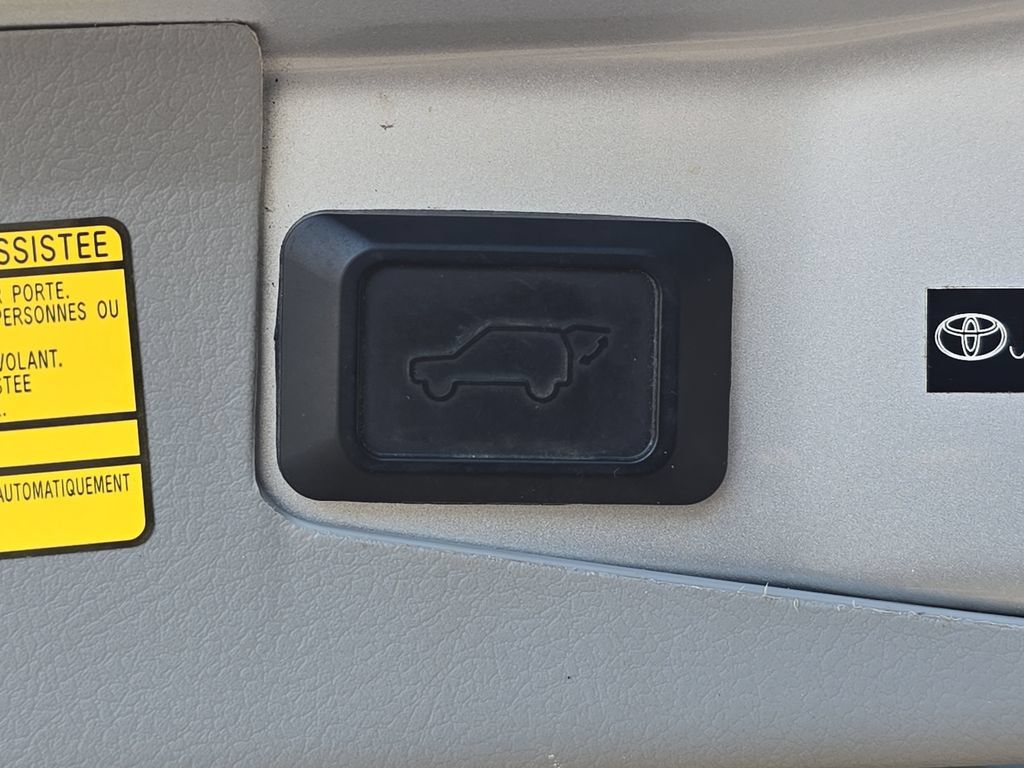 Used 2009 Toyota Highlander Limited AWD/4WD image 16