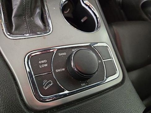 Used 2020 Jeep Grand Cherokee Limited AWD/4WD image 26