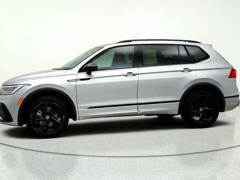 Used 2023 Volkswagen Tiguan SE R-Line FWD image 8