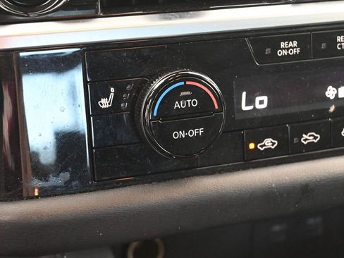 Used 2025 Nissan Pathfinder SV FWD image 24