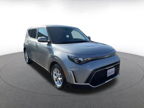 Used 2025 Kia Soul LX w/ LX Technology Package image 3