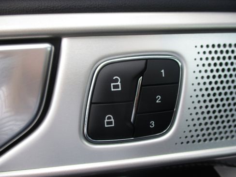 Used 2024 Ford Explorer Limited w/ Limited Technology Package AWD/4WD image 39