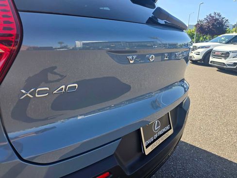Used 2023 Volvo XC40 Recharge Ultimate image 10