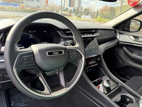 Used 2024 Jeep Grand Cherokee Laredo w/ MOPAR Finishing Package image 12