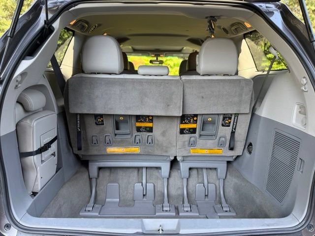 Used 2012 Toyota Sienna XLE FWD image 47