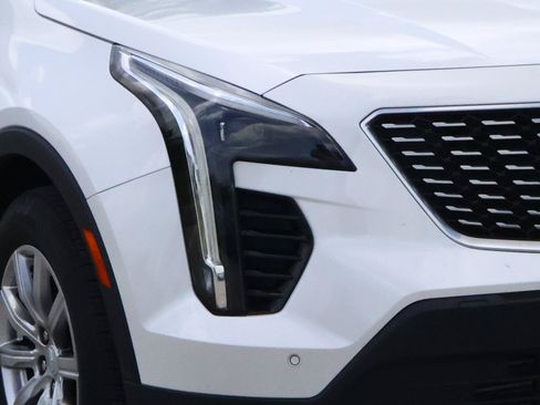 Used 2022 Cadillac XT4 Premium Luxury w/ Technology Package FWD image 9