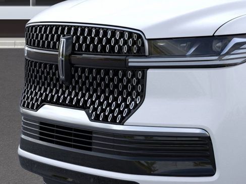 New 2025 Lincoln Navigator Reserve image 17