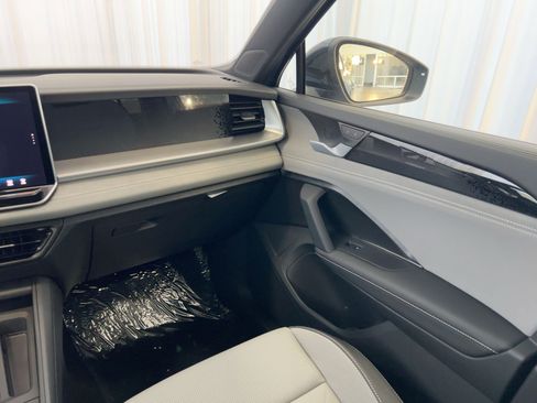 New 2026 Volkswagen Tiguan SE R-Line image 25