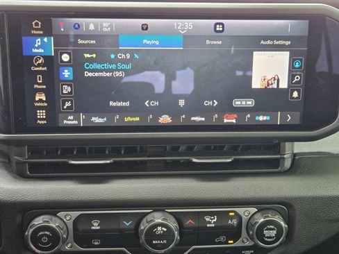 Used 2025 Jeep Gladiator Sport AWD/4WD image 17