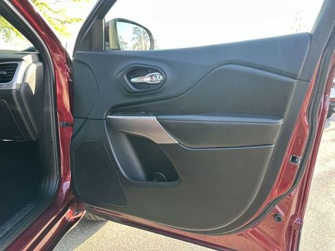 Used 2019 Jeep Cherokee High Altitude FWD image 30