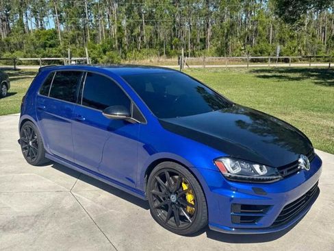 Used 2017 Volkswagen Golf R 4-Door image 3