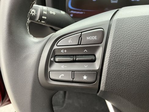 Used 2025 Hyundai Venue SEL image 9