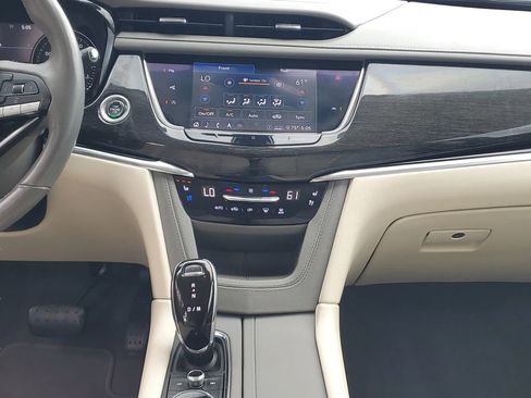 Used 2020 Cadillac XT6 Premium Luxury FWD image 14