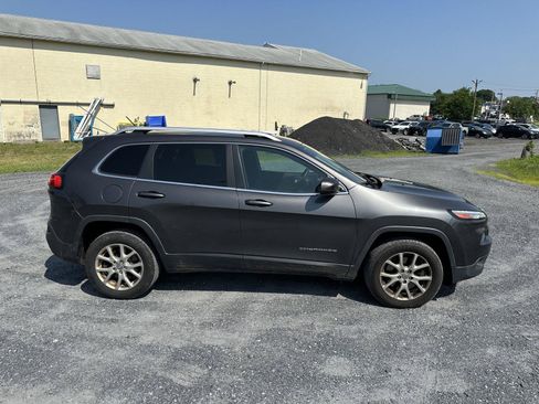Used 2015 Jeep Cherokee Latitude w/ Comfort/Convenience Group AWD/4WD image 9