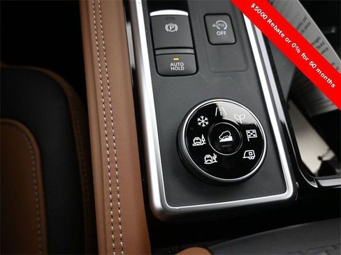 New 2025 Nissan Pathfinder Platinum image 24