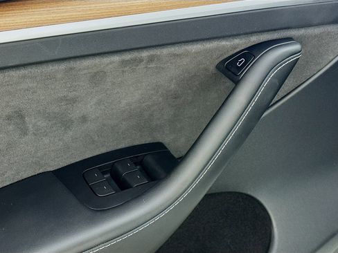 Used 2022 Tesla Model Y Performance image 19