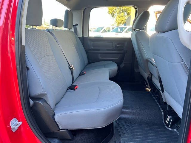 Used 2015 RAM 2500 Tradesman w/ Chrome Appearance Group AWD/4WD image 17
