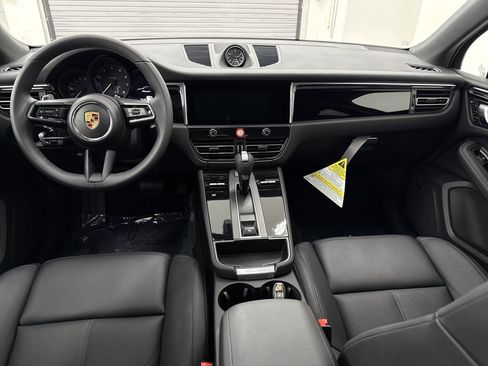 Used 2025 Porsche Macan AWD/4WD image 13