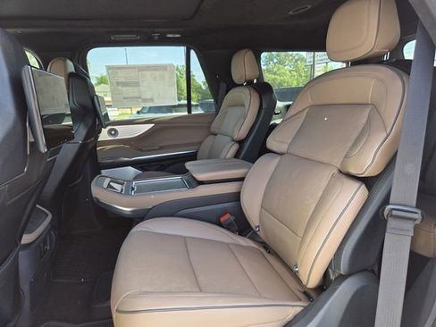 New 2026 Lincoln Navigator Black Label AWD/4WD image 16