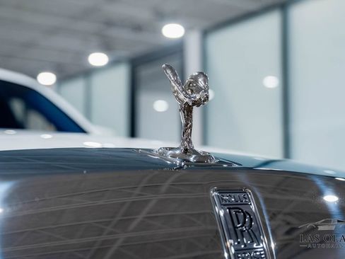 Used 2024 Rolls-Royce Phantom Sedan RWD image 14