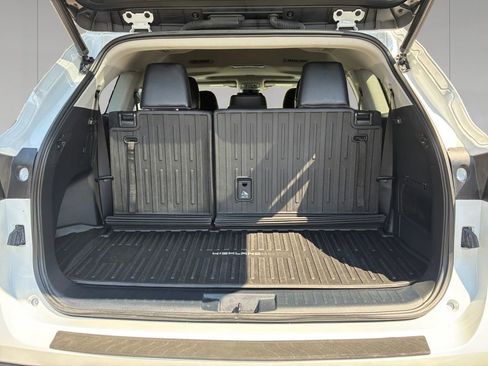 Used 2023 Toyota Highlander XLE image 19