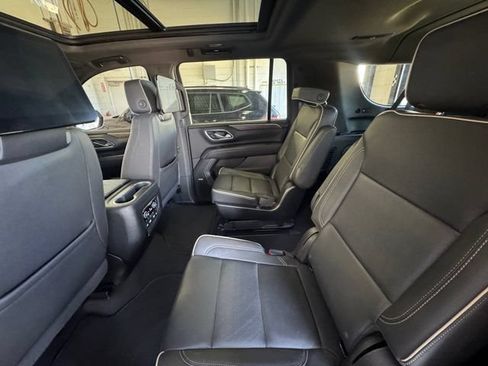 Used 2023 Chevrolet Suburban Premier AWD/4WD image 29