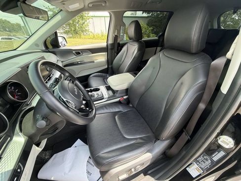 Used 2024 Kia Carnival LX FWD image 17