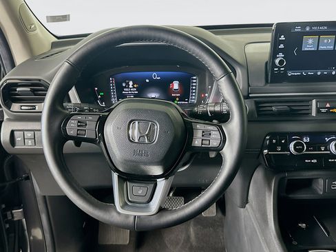 Used 2025 Honda Pilot Elite image 18