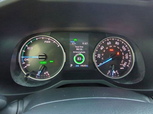 Used 2022 Toyota RAV4 XLE Premium image 28