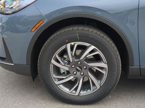 New 2026 Lincoln Corsair Premiere image 9