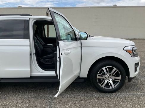 Used 2024 Ford Expedition XLT RWD image 41