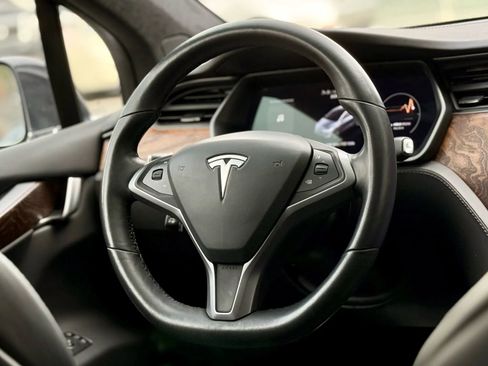 Used 2018 Tesla Model X 100D image 12