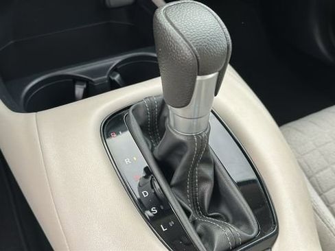 Used 2023 Honda HR-V LX image 17