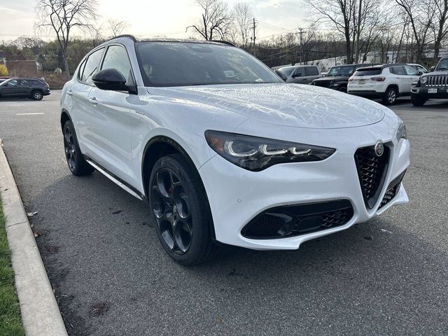 New 2026 Alfa Romeo Stelvio Sprint AWD/4WD image 2