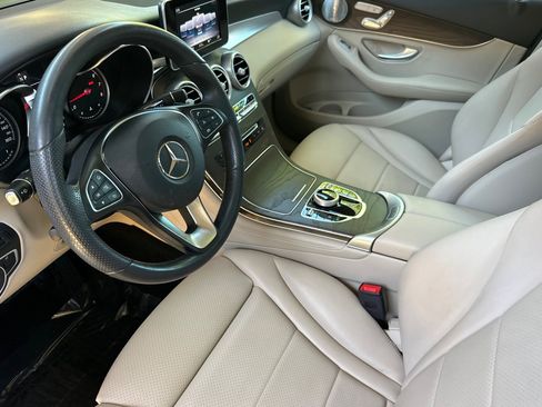 Used 2019 Mercedes-Benz GLC 300 4MATIC image 4