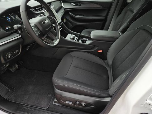 New 2026 Jeep Grand Cherokee L 4WD image 14