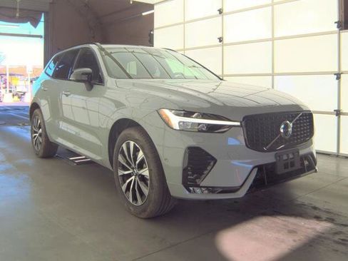 Used 2025 Volvo XC60 B5 Plus image 3