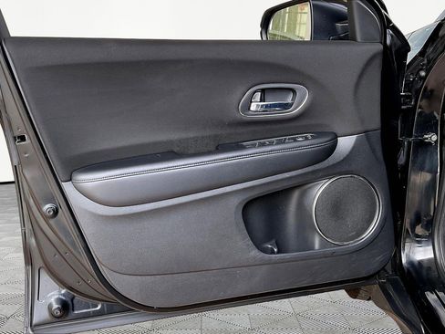 Used 2018 Honda HR-V EX image 19