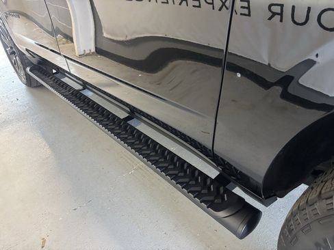 Used 2023 Chevrolet Suburban Z71 w/ Luxury Package image 35