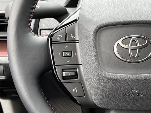 Used 2025 Toyota Prius Plug-In Hybrid image 12