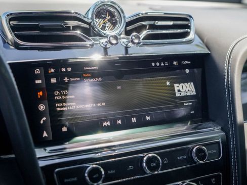 Used 2021 Bentley Bentayga image 47