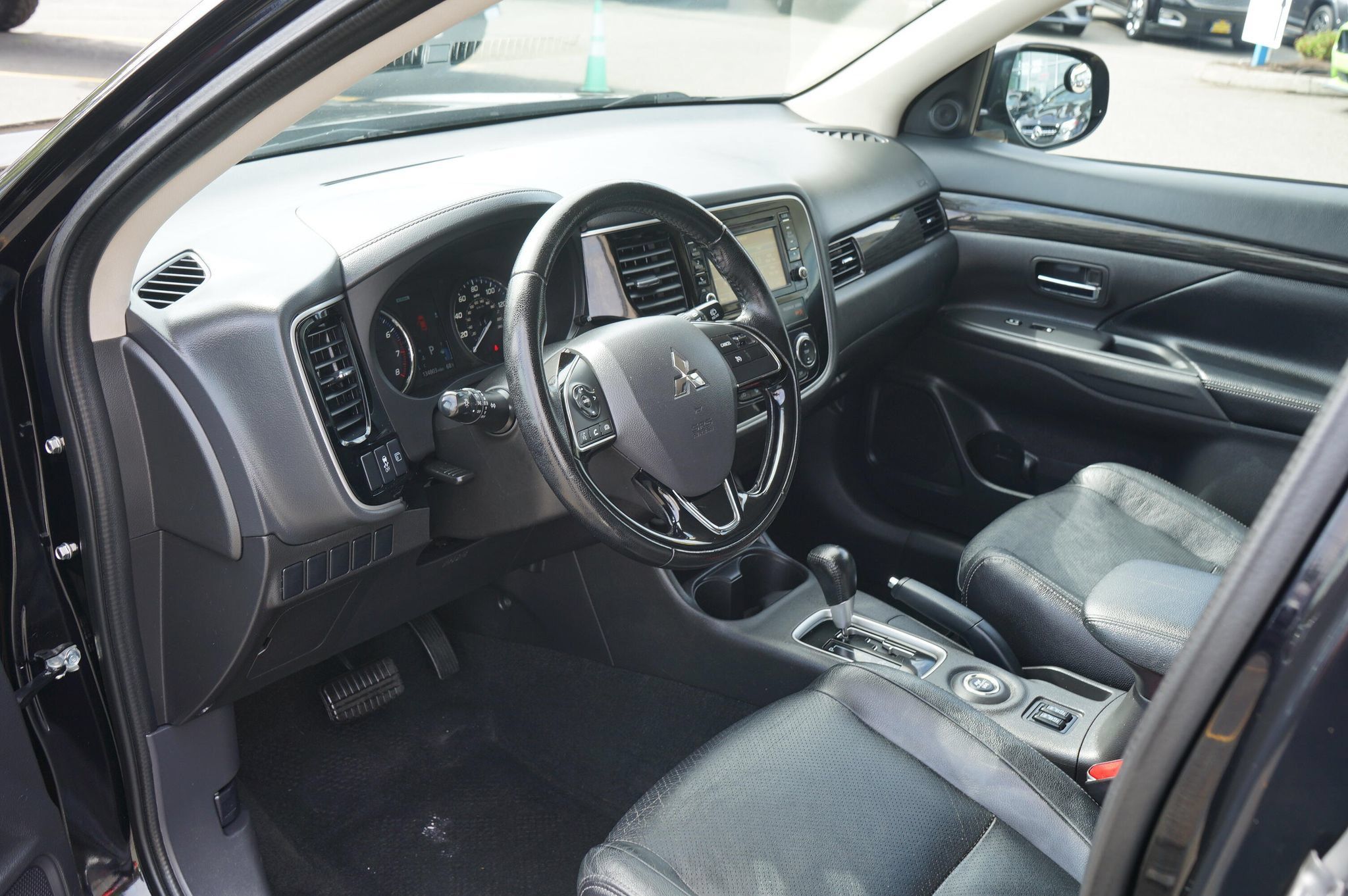 Used 2016 Mitsubishi Outlander SEL AWD/4WD image 9