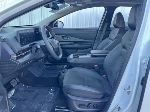 Used 2025 Nissan Ariya FWD image 16